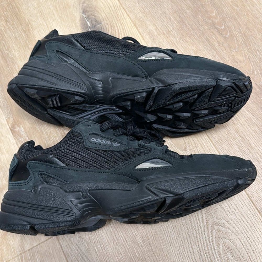 Sneakers - Picture 3 of 3